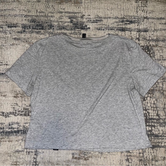 lightly worn top - Picture 2 of 3